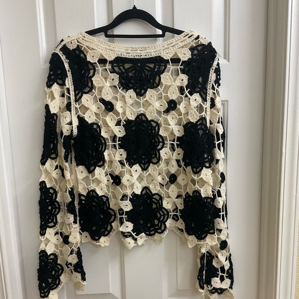 CLOTH BY DESIGN Crochet Top - Picture 2 of 5